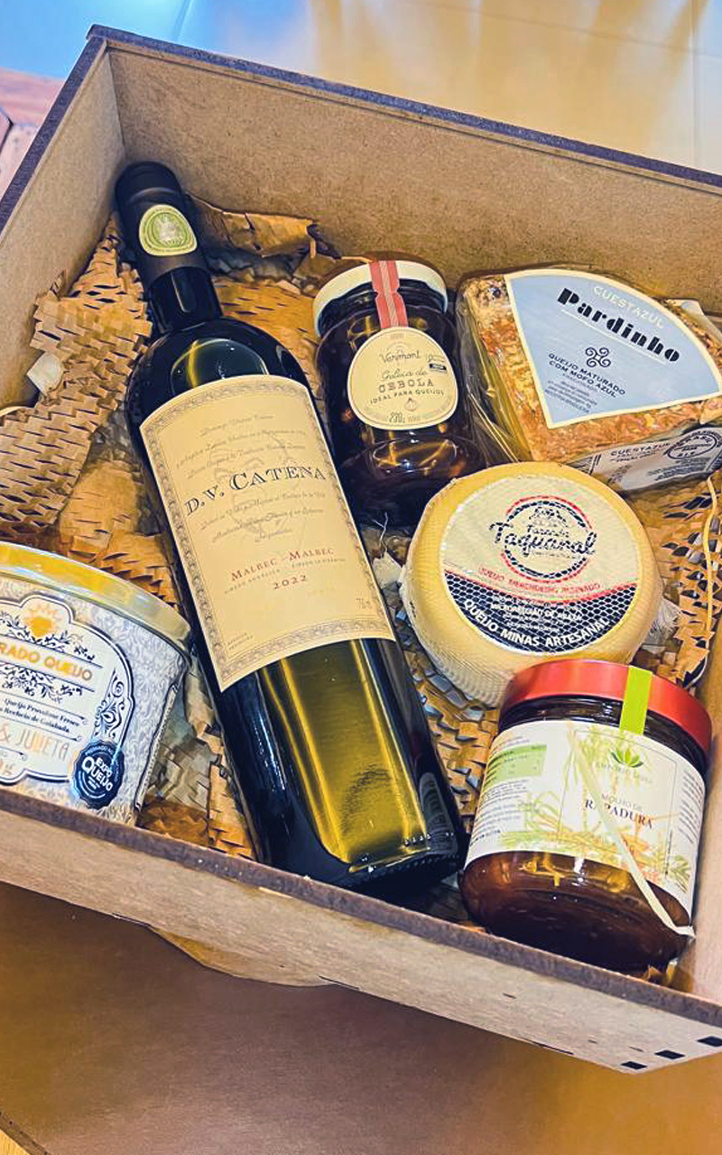 cesta-personalizada-1-emporio-rota-do-queijo.png